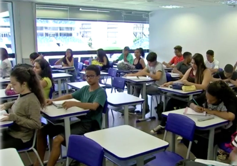 Sala de aula na Arena Pantanal - Foto: reprodução / TV Globo