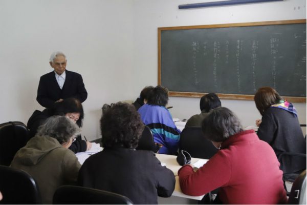 Seizo Watanabe dando aula - Foto: Felipe Rosa / Tribuna do Paraná