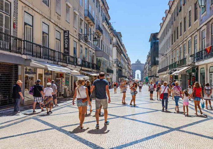 Centro comercial de Lisboa, capital. Portugal tem recorde de vagas de emprego Foto: Divulgação