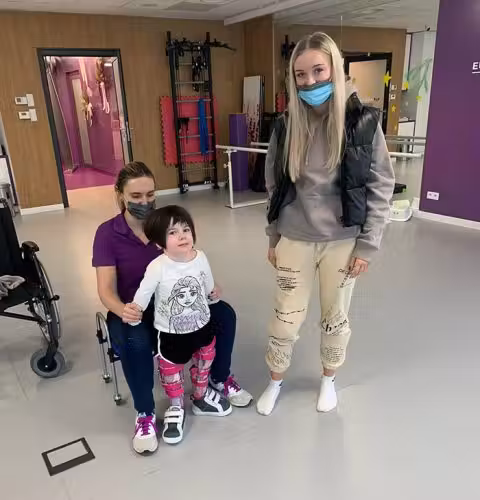 Arabella e duas médicas que a ajudaram na recuperação - Foto: arquivo pessoal
