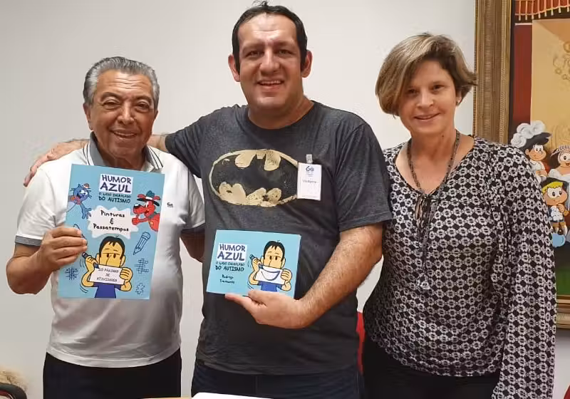 Maurício de Sousa criador da Turma da Mônica (à esqu), o escritor Rodrigo Tramonte e Andrea Monteiro diretora da ONG Autonomia (à dir) - Foto arquivo pessoal