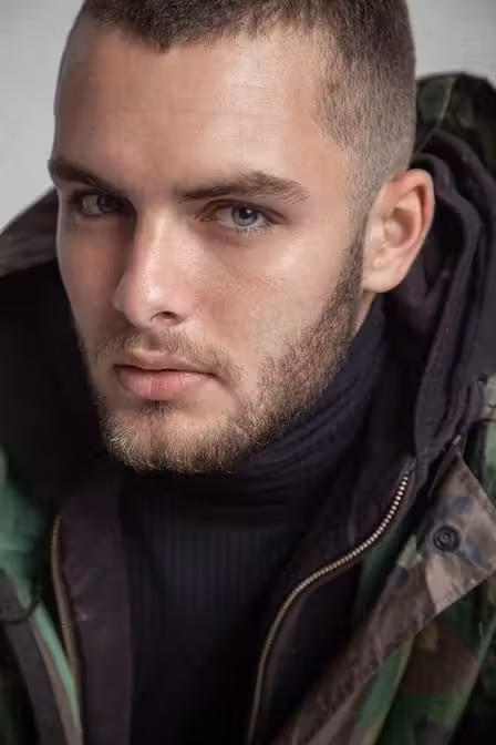 O jovem se lançou como modelo no final de 2021 - Foto: divulgação