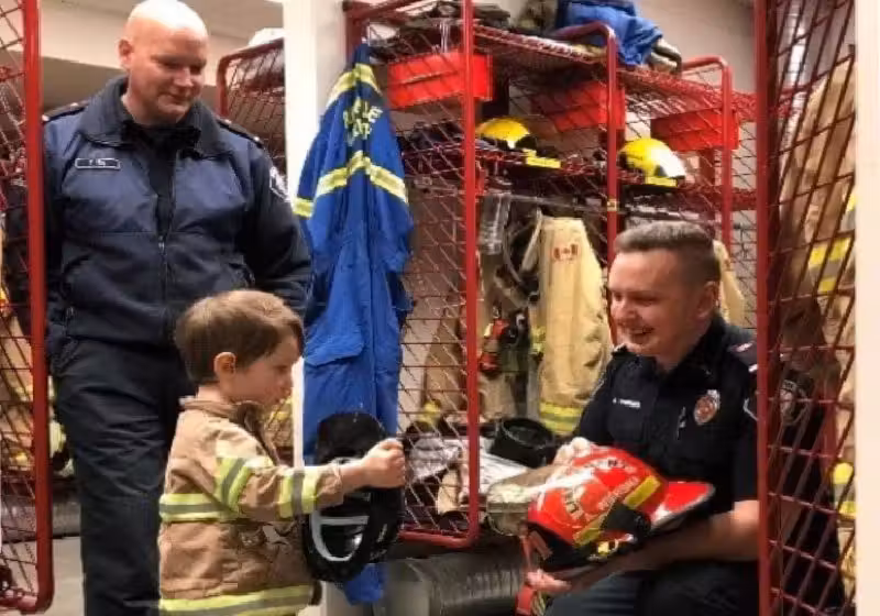 Oliver foi classificado para a turma de recrutas de 2034, como membro júnior dos bombeiros - Foto - Divulgação / Corpo de Bombeiros de Parksville