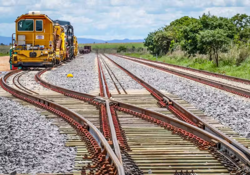 A mega ferrovia vai ligar Brasília à praia no Espírito Santo. O trem vai passar por Minas Gerais. Foto: Reprodução/Click Petróleo e Gás.