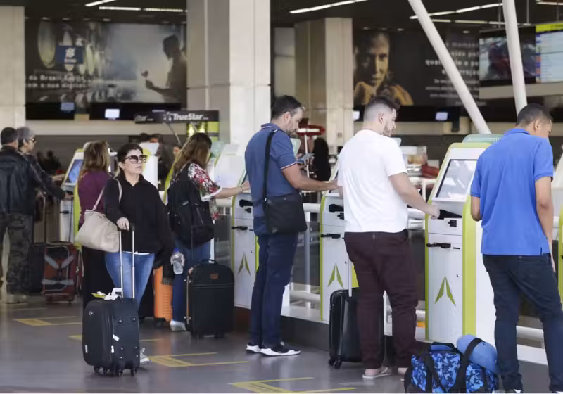 O Programa Voa Brasil começa em agosto com mais de 1 milhão de passagens a R$ 200 - Foto: Antonio Cruz/ Agência Brasil