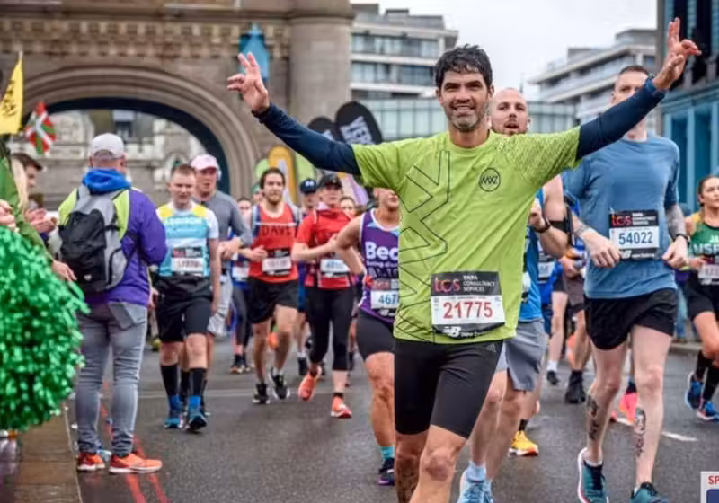 O brasileiro Gustavo Carvalho se recuperou de um ataque cardíaco e venceu uma maratona em apenas 10 dias. - Foto: arquivo pessoal