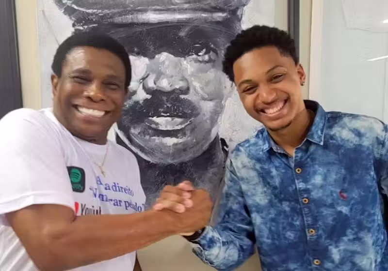 Neguinho da Beija-Flor adotou o garoto Wendel profissionalmente e já deu inclusive o nome profissional dele na escola de samba - Foto: Diogo Sampaio / CARNAVALESCO
