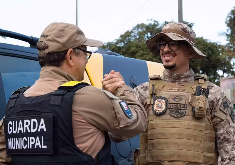 O pai foi a maior inspiração para o filho, que entrou para guarda e fazendo com que os dois fossem colegas de profissão. Foto: Reprodução/Pedro Paulo Picoli (Folha Vitória).