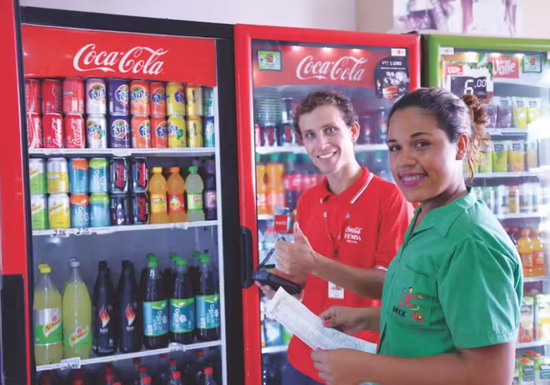 Corra porque a Coca-Cola tem apenas 15 vagas para o processo seletivo de trainee e vários benefícios para os aprovados. - Foto: Reprodução/Coca-Cola Femsa.