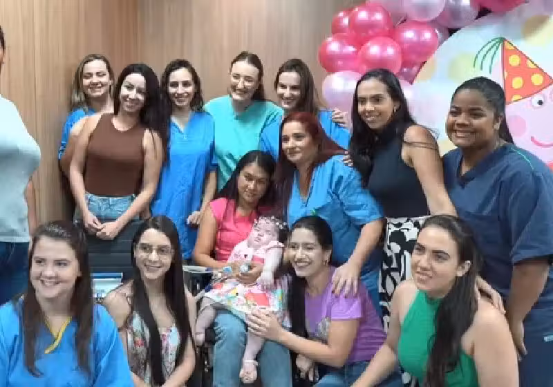 Funcionários do hospital fizeram a festa de 1 ano da menina Manuelle, que está internada desde que nasceu. - Foto: Reprodução/TV Gazeta