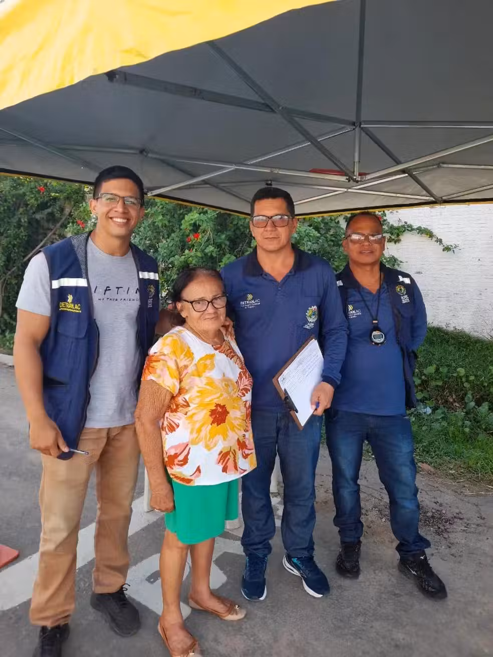 A aposentada de 66 anos recebeu apoio dos filhos, instrutores e amigos para tirar a carta. - Foto: reprodução/Arquivo pessoal