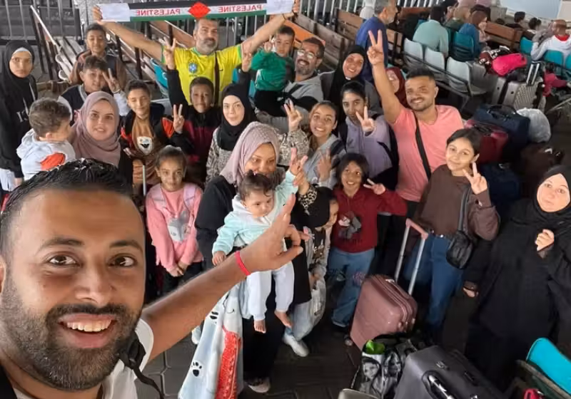 Finalmente o grrupo de Brasileiros e familiares conseguiram sair da Faixa de Gaza. A previsão de embarque para o Brasil é nesta segunda-feira. - Foto: Reprodução/G1/Hasan Habee.
