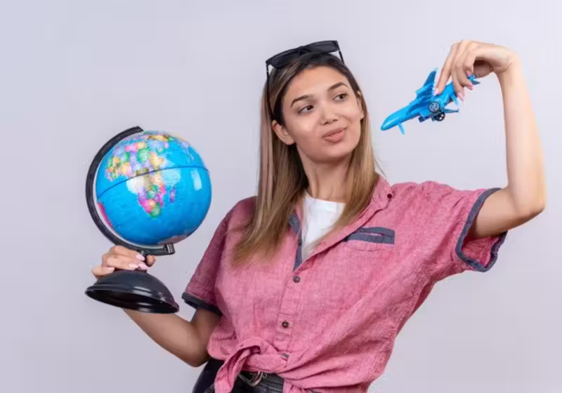 Útil ao agradável! Essas 13 profissões te permitem ganhar a vida viajando. Foto: Reprodução/Freepik.