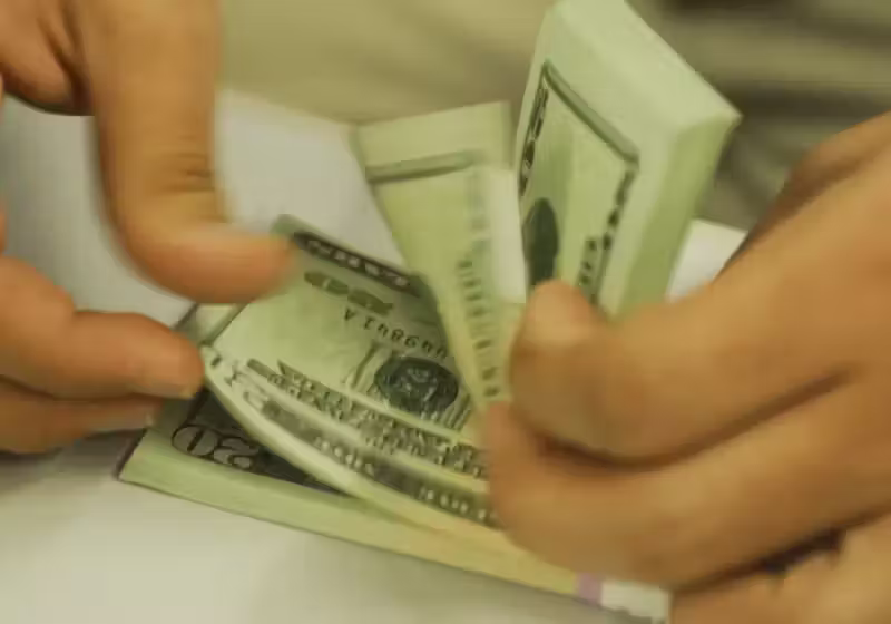 A semana fechou com o preço oficial do dólar em R$ 5,65, a previsão do Morgan Stanley é o valor da moeda que vai nos próximos meses. Foto: Agência Brasil
