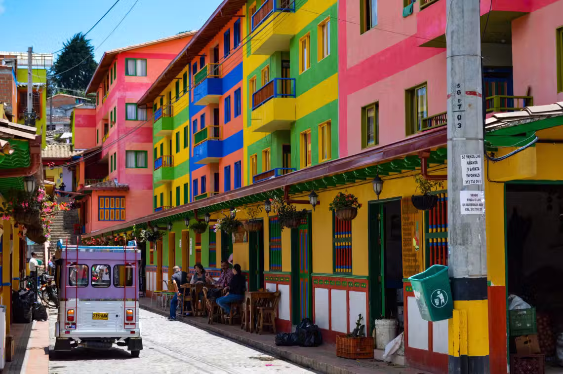 A Colômbia é diversa. As cidades são coloridas e as hospedagens no precinho. - Foto: World Packers