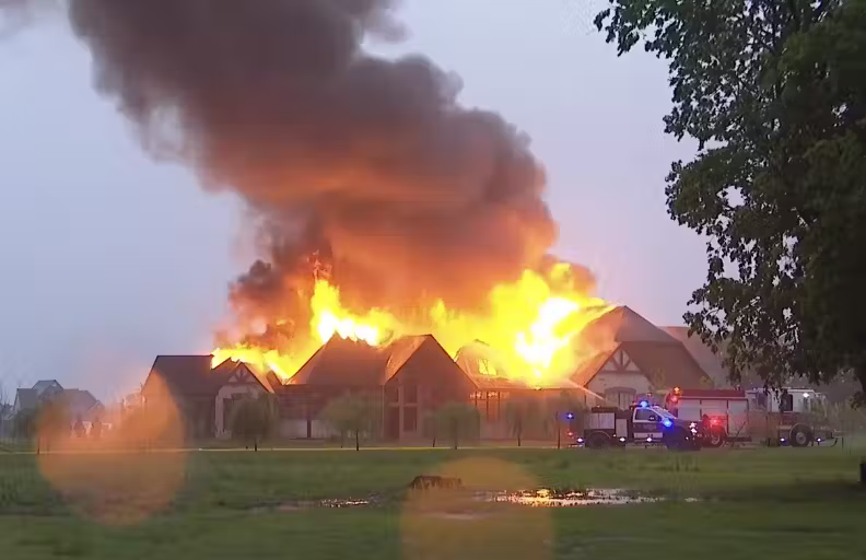 A casa ficou completamente destruída. - Foto: Oklahoma News