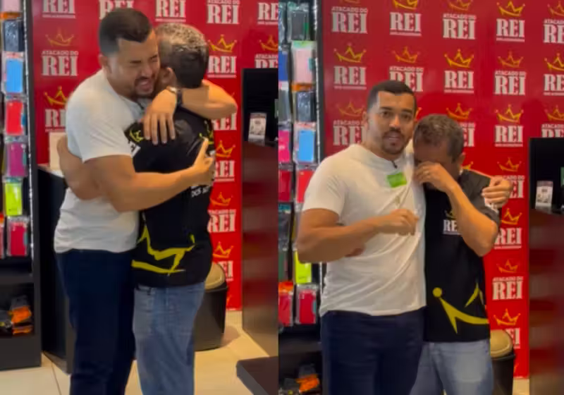 O patrão fez uma surpresa e deu uma das lojas da rede para um funcionário antigo, que agora será sócio dele, no Recife. Foi uma choradeira. - Foto: @ivan_reidosacessorios/Instagram