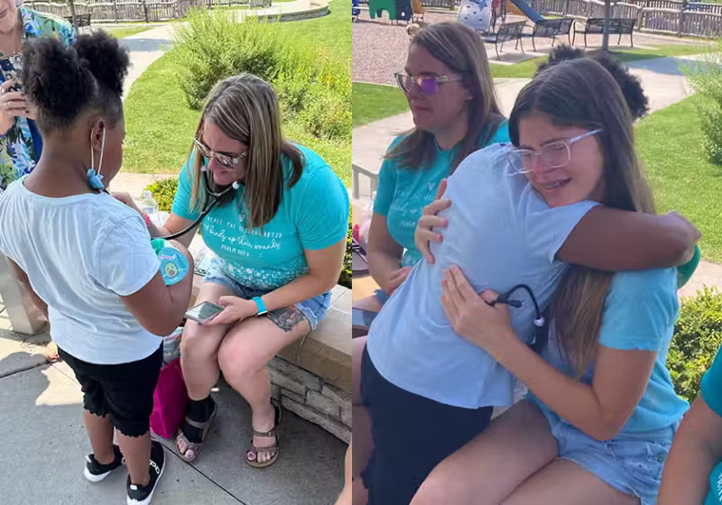 O abraço emocionante, que uniu a mãe e a menina que recebeu o coração da filha dela, em Ohio (EUA), misturou amor e gratidão. - Foto: Cleveland Clinic