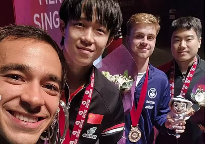 Hugo Calderano consegue a prata inédita no Mundial de Tênis de Mesa. O ouro ficou com o chinês Wang Chuqin, que é o número 2. Foto: @hugocalderano