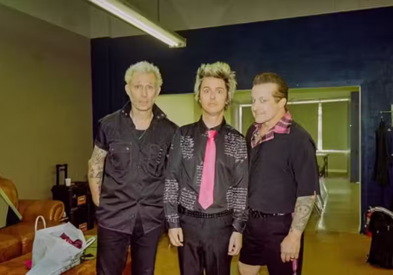 A banda norte-americana Green Day vai fazer mais 2 shows no Brasil depois do The Town. Após São Paulo, vai para o Rio e Curitiba. - Foto: @greenday