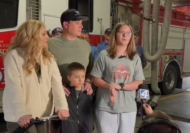 A menina, dos Estados Unidos, salvou a família de um incêndio que se iniciou depois de um raio. - Foto: KFOR.com
