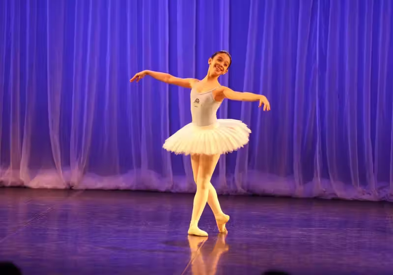 A bailarina brasileira Elisa, de 13 anos, brilhou na comemoração dos 25 anos do Bolshoi no Brasil. - Foto: Vanderléia Macalossi