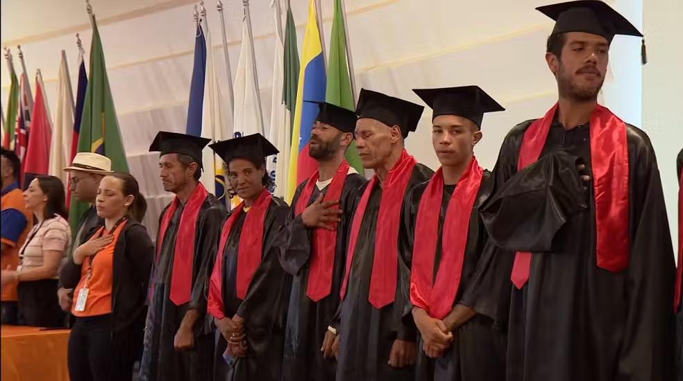 Cristiane se formou em várias cursos e quer recomeçar a vida. - Foto: EPTV
