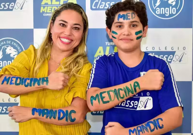 A mãe e o filho, de São Paulo, foram aprovados juntos no vestibular de medicina. - Foto: Douglas Nunes