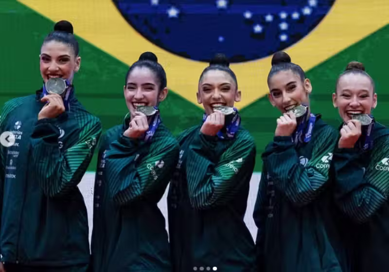 A equipe de ginástica rítmica do Brasil formada por Julia Kurunczi, Keila Santos, Lavínia Silvério, Maria Fernanda Moraes, Marianne Giovacchini e Rhayane Brum conquista o Ouro, no Pan-Americano no Paraguai. Foto: @grb
