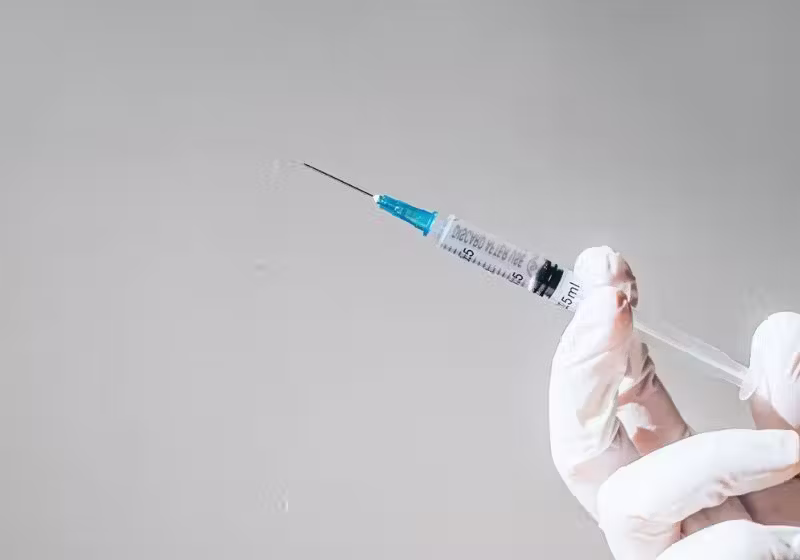 A injeção semestral contra HIV, aprovada nos EUA, teve 96% de eficácia na prevenção à doença, em ensaios clínicos. - Foto: Getty Images/Catherine Falls Commercial