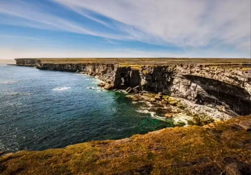 A Irlanda vai pagar para quiser moraar em alguma das ilhas do país e reformar casas abandonadas. - Foto: Ilhas Aran / Anna Winterstein/Getty Images/iStockphoto