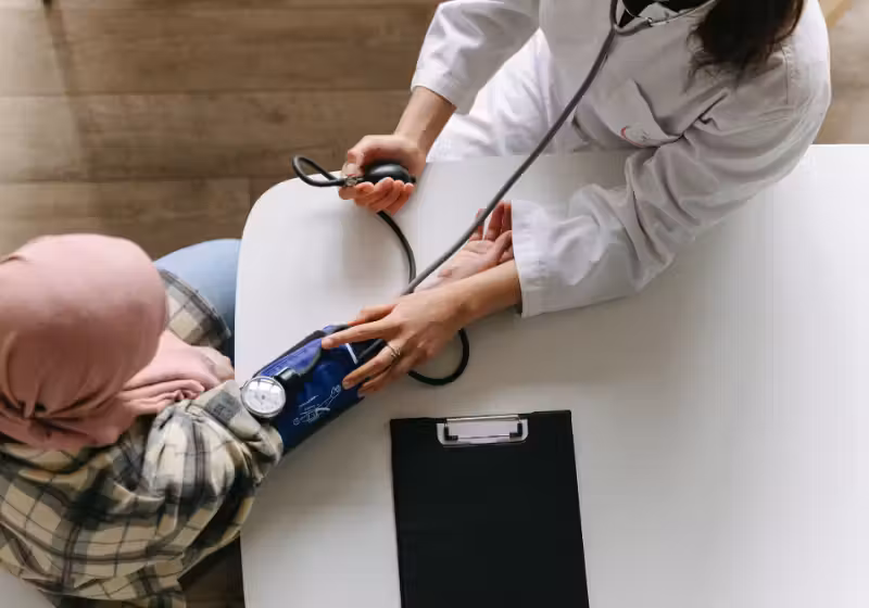 A Inglaterra aprovou um novo tratamento contra câncer de bexiga que dispensa quimio, controla a doença e dá mais sobrevida aos pacientes. - Foto: Canva