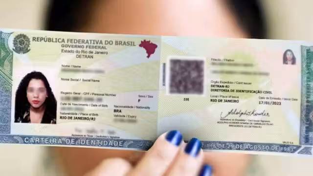 A nova Carteira de Identidade Nacional, a CNI é gratuita. A substituição do atual RG poderá ser feita de forma gradual até 2032. - Foto: Divulgação/Victor Hugo Campos/Detran.RJ