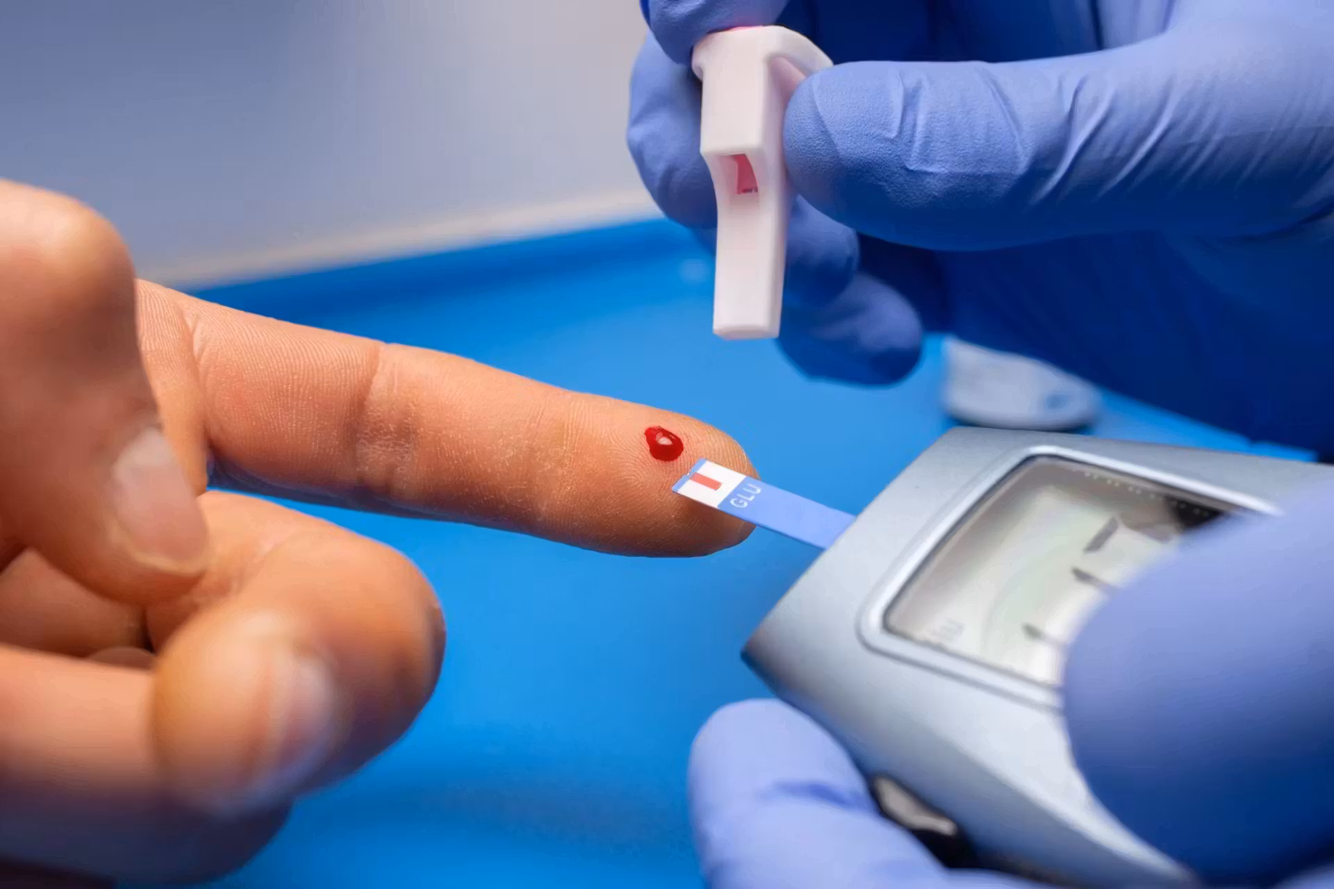 O transplante inovador, que fez corpo de um diabético produzir a própria insulina, pela 1ª vez na história, foi feito por pesquisadores da Suécia e EUA. - Foto: reprodução/corasenior