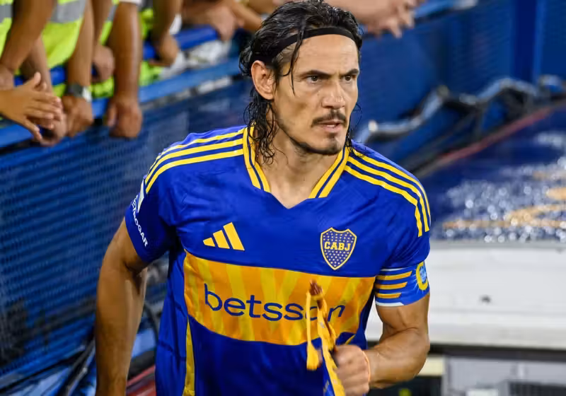 O jogador Edinson Cavani pagou a cirurgia da filha de um jornalista amigo dele. A história foi divulgada agora, após uma entrevista. - Foto: divulgação