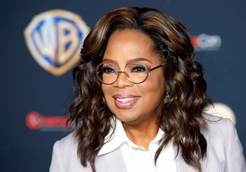 Oprah Winfrey aparece na Forbes como a mulher preta mais rica do mundo. A riqueza se multiplica e a solidariedade dela também. - Foto: reprodução/redes sociais