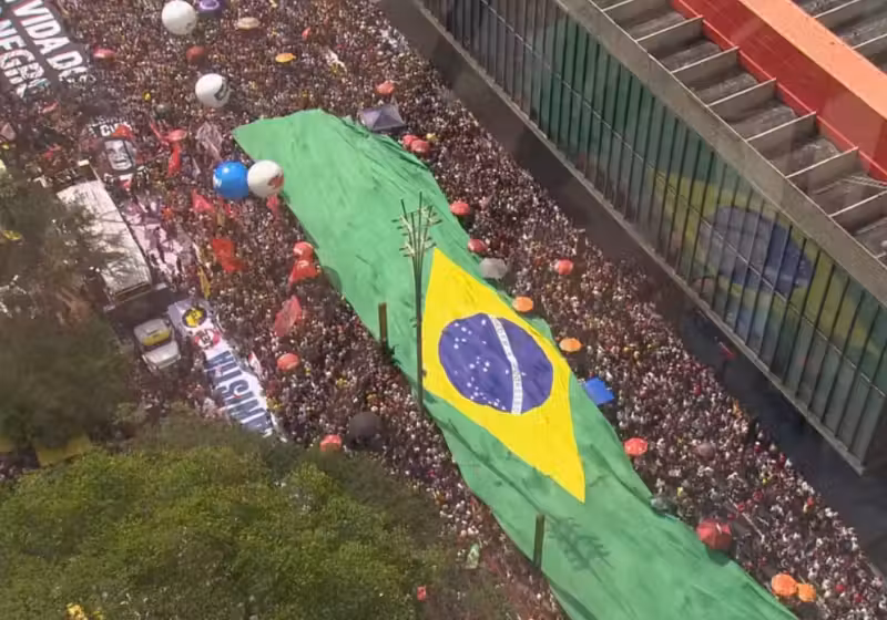 Os protestos populares deste domingo, 21, contra a PEC da Blindagem e o Projeto Anistia deram certo. O Senado vai "enterrar de vez" a PEC, disse o presidente da CCJ. - Foto: Globonews