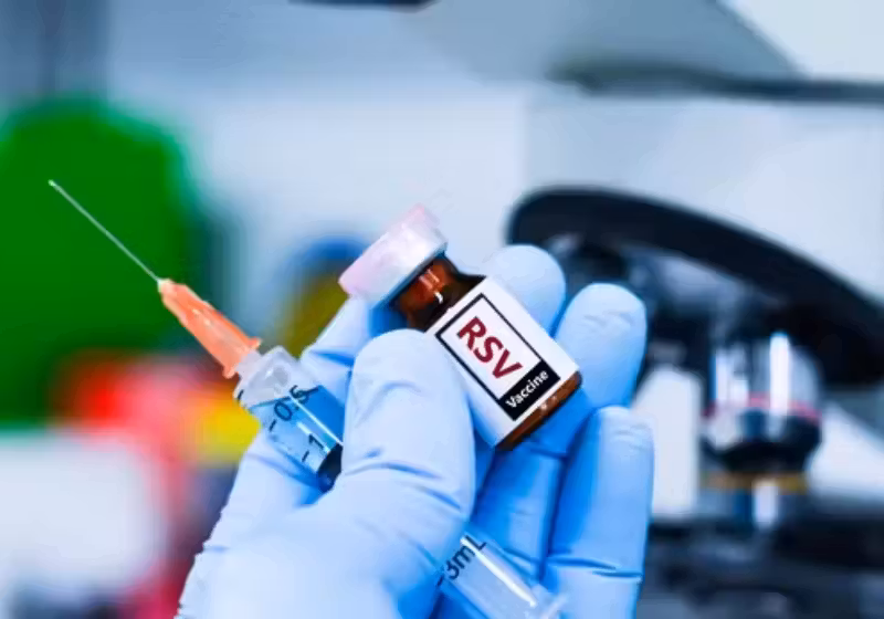 A vacina contra bronquiolite será fornecida pelo SUS gratuitamente a partir de novembro. Nas clinicas ela chega a custar R$ 3.600. - Foto: reprodução G1