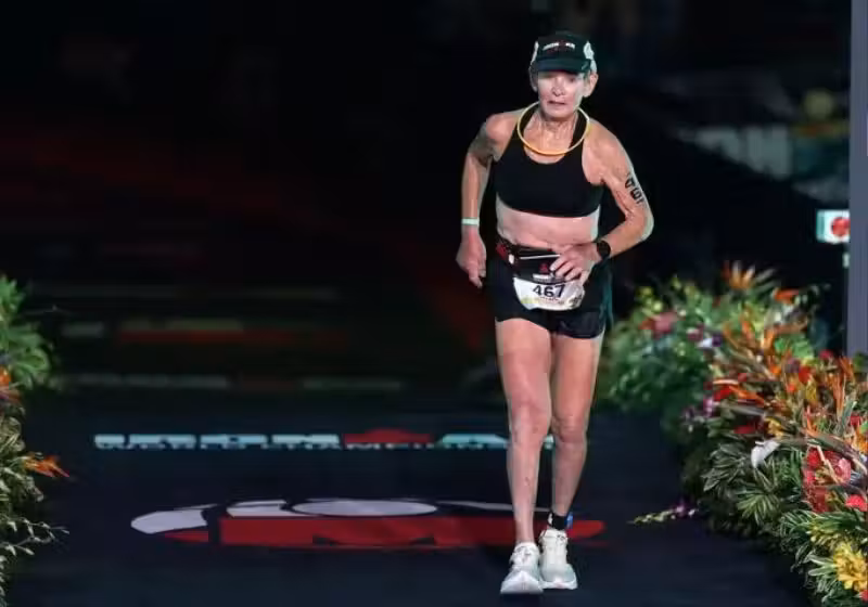Conheça Natalie Grabow, a idosa de 80 que quebrou o recorde mundial do Ironman, prova dificílima do triatlo, no Havaí (EUA). - Foto: Ezra Shaw