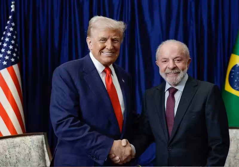 Os presidentes Trump e Lula se reuniram esta madrugada na Malásia e o chefe dos EUA mostrou pressa na negociação das tarifas comerciais - Foto: Ricardo Stuckert/Presidência da República