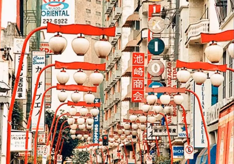 O bairro da Liberdade, em São Paulo, foi eleito um dos 25 melhores destinos turísticos do mundo para viajar em 2026, pelo Best in Travel. - Foto: divulgação