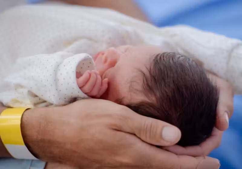 Logo após nascer, os hospitais coletam as digitais dos bebês e arquivam em um banco de dados estadual - Foto: Gov.go