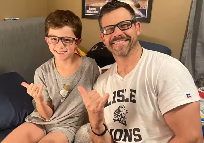 Um menino herói salva o pai ao doar células-tronco para ele, que enfrentava uma leucemia. Os dois já estão em casa - Foto: arquivo pessoal