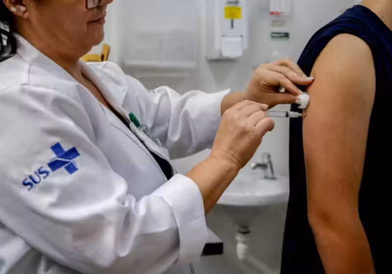 A vacina contra HPV agora se tornou um novo aliado no tratamento câncer do colo do útero - Foto: Paulo Pinto/Agência Brasil