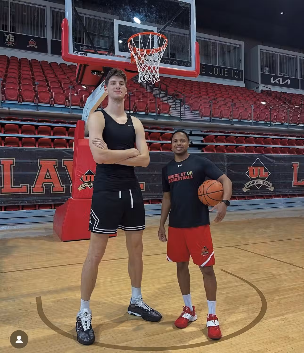 Nesta foto dá para ter uma ideia do tamanho dele. - Foto: reprodução/Instagram