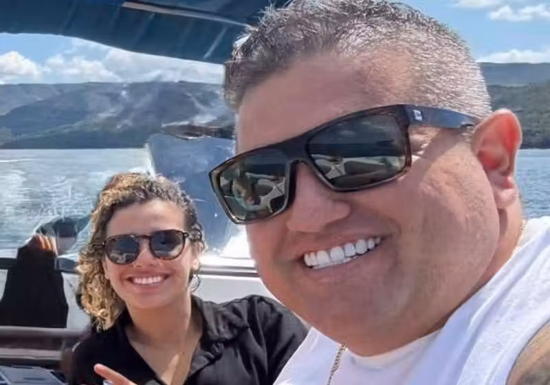 Márcio, o pai, acolhe com a carinho a filha Ana Luiza, após ela revelar que namora uma menina, segredo mantido por 3 anos. O vídeo viralizou - Foto: arquivo pessoal