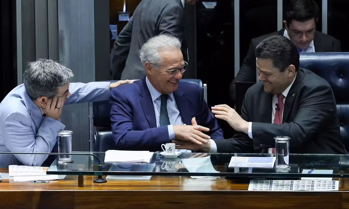 O Senado aprovou por unanimidade o fim do Imposto de Renda para quem ganha até R$ 5 mil. O presidente Lula agradeceu. - Foto: Lula Marques/Agência Brasil