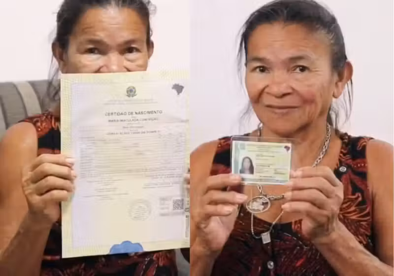 A idosa Maria da Imaculada Conceição viveu sem certidão de nascimento por 70 anos e agora comemora a conquista. Ela pôde escolher nome, data de nascimento e tem RG e CPF. - Foto: Defensoria Pública do Ceará
