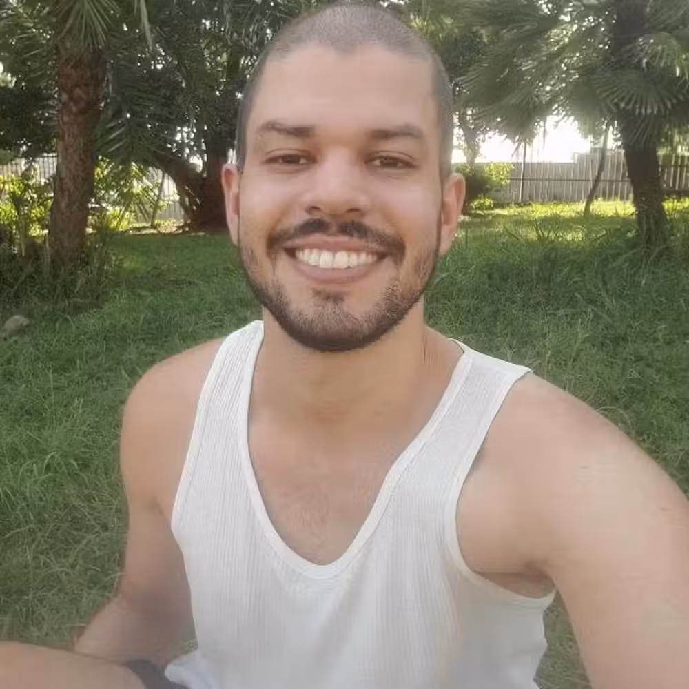 Pedro Macário, que é estudante de psicologia, voltou a andar. — Foto: Arquivo Pessoal 