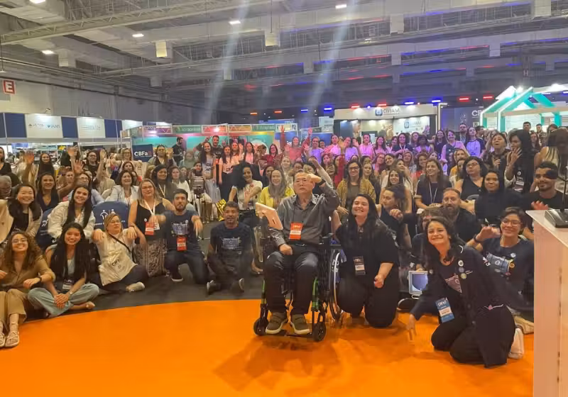 O empresário Robinson Shiba apareceu após seis anos de recuperação. Ele usou IA para dar uma palestra - Foto: Instagram